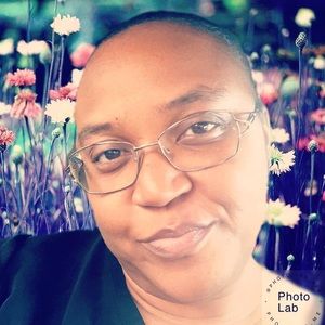 Meet your Posher, Dina